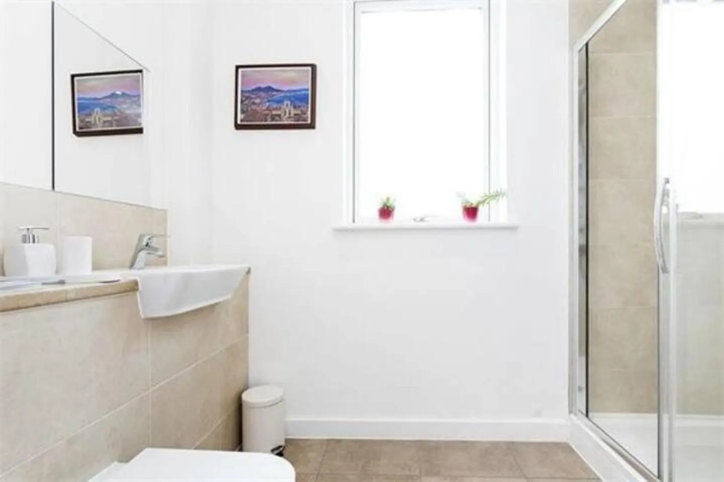 2-Bed Terrace Flat Close To Tower Bridge London